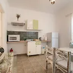 Retreats 1 Paros بيت للعطل